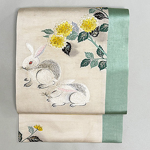 兎と花の刺繍の名古屋帯